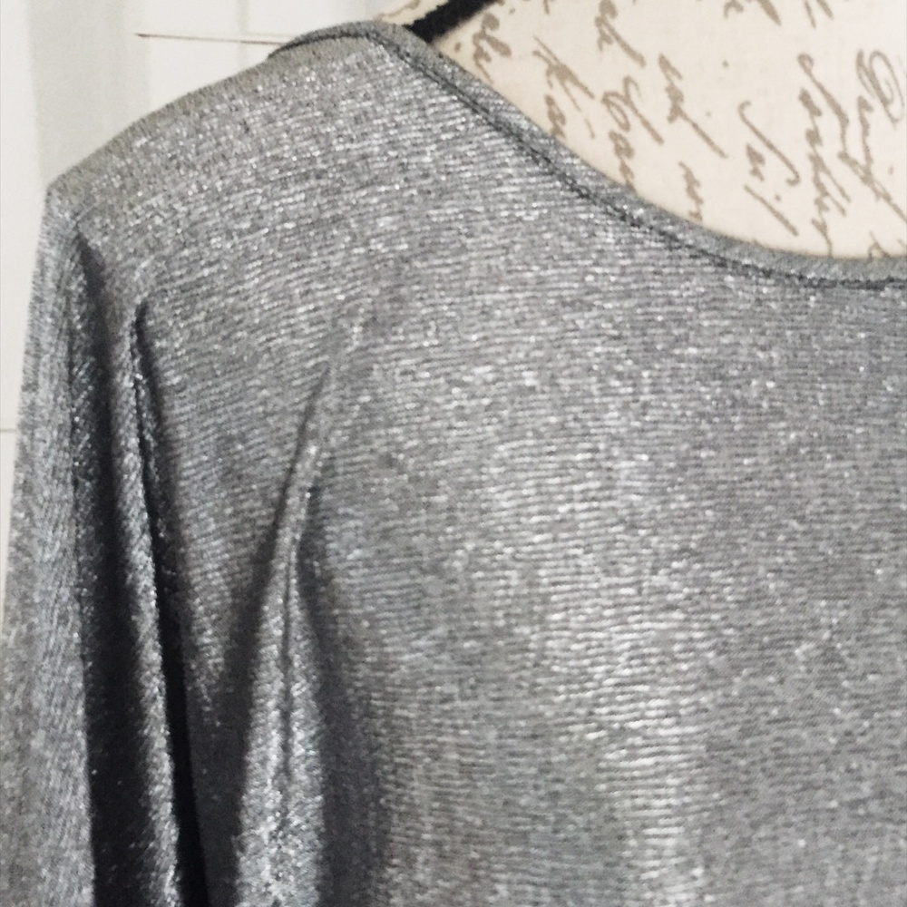 Paper Plane Silver Cold Shoulder Top NWT Women's - Picture 3 of 4